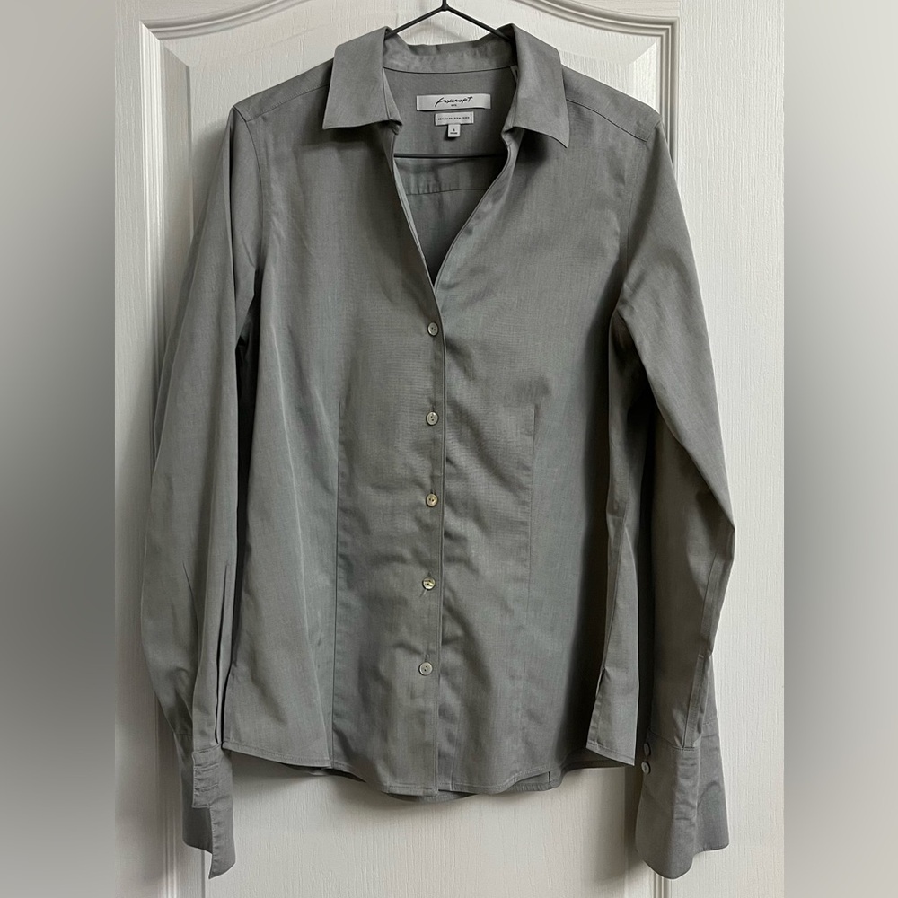 Foxcroft NYC Gray Fitted Heritage Non-Iron Button-Up Womens Shirt size 6
